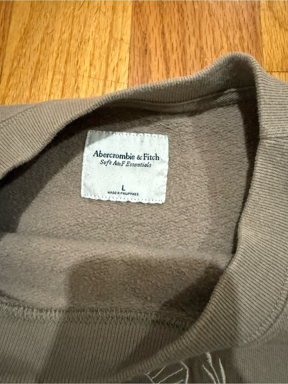Abercrombie & Fitch Paris Crewneck Cropped Sweatshirt - Picture 2 of 6